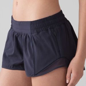 Lululemon Hotty Hot Short II *2.5"